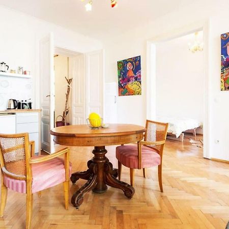 Das Schonbrunn Apartment! Wina Bagian luar foto