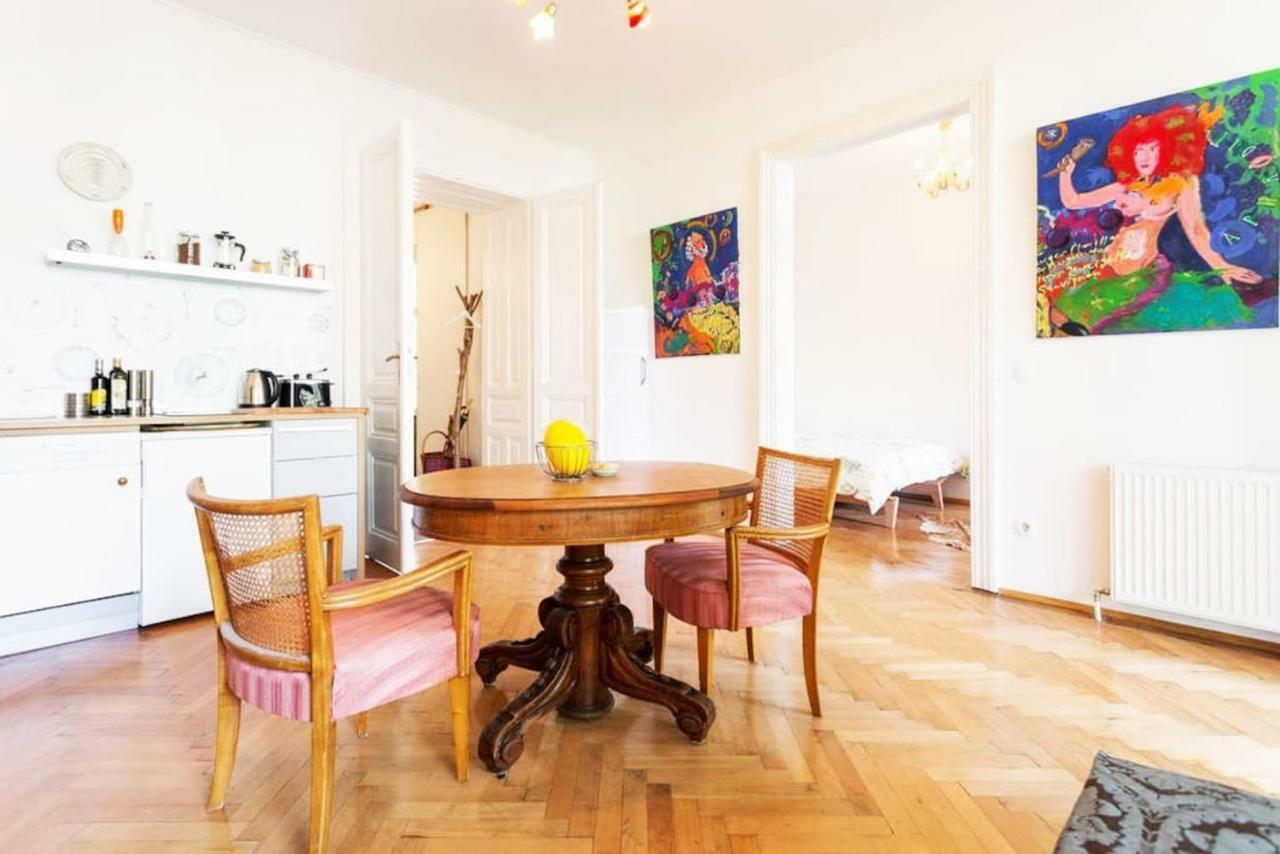 Das Schonbrunn Apartment! Wina Bagian luar foto